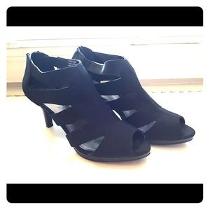 Black stretchy fun shoe